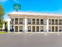 Farragut Inn & Suites