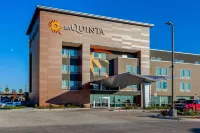 La Quinta Inn & Suites by Wyndham San Antonio Alamo City Hotels in San Antonio