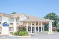 Days Inn & Suites by Wyndham Brinkley Hotels in Brinkley