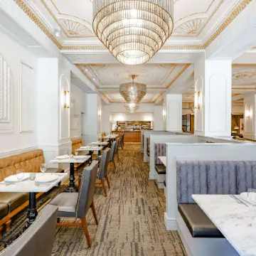 Hotel Fort des Moines, Curio Collection by Hilton