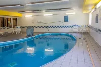 Comfort Suites Peoria I-74 - Pools