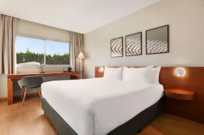 Ramada by Wyndham Valencia Almussafes Hotel a 