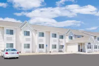 Microtel Inn & Suites by Wyndham Colfax/Newton Hotels near Iowa Speedway