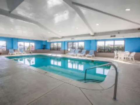 Quality Suites Hotels in Hamblen County