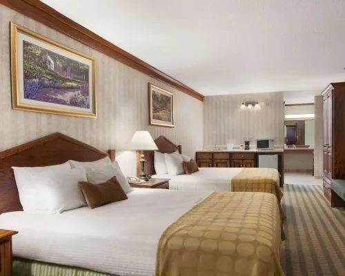 Ramada by Wyndham Saginaw Hotel & Suites Hotels in Saginaw County