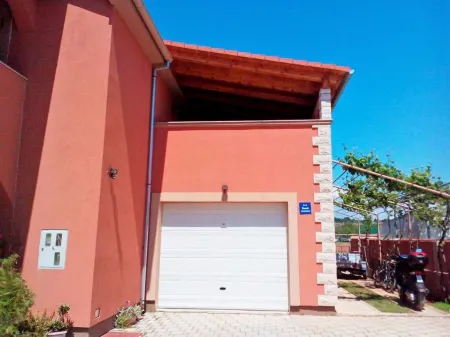 Apartments Anto 1296 Отели в г. Валтура