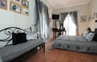 Hotel de La Poste Hotels near Modou Caleche Saint Louis