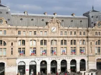 Hôtel Mercure Paris Gare de l'Est Magenta Hotel dekat Square Alban Satragne