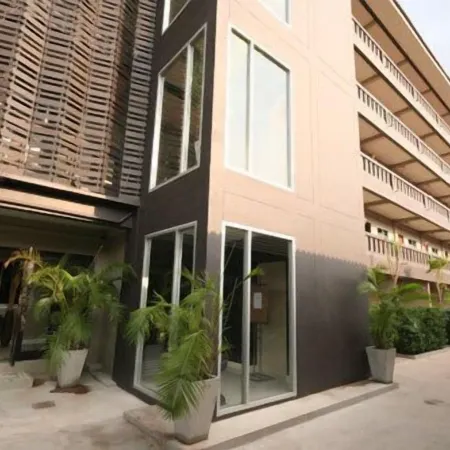 Ploen Pattaya Residence Отели рядом с достопримечательностью «Пляж Хатнаклуа»
