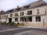 Logis Hostellerie du Cheval Blanc Hotel a Crouzilles