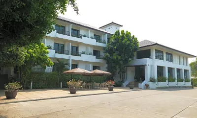 Baan NAN Hotel Các khách sạn gần Wat Nam Lom