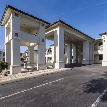 Quality Inn & Suites Junction