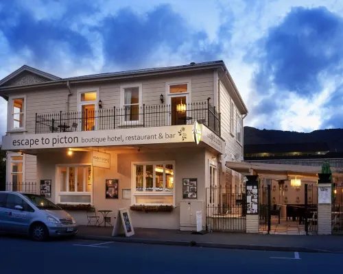 Escape to Picton Boutique Hotel Hotele w: Picton