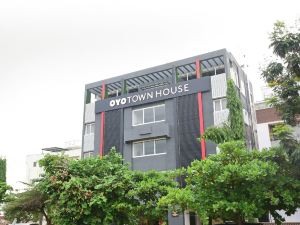 OYO Townhouse 106 Airport Road