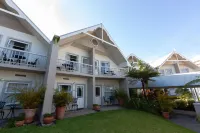 Quarry Lake Inn Hotels near Nahoon Beach