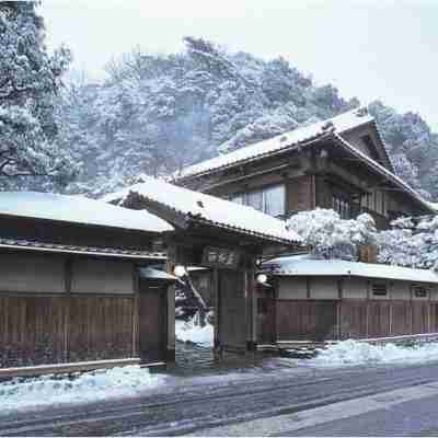 西村屋本館 Hotel Exterior