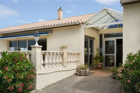 The Originals City, Hôtel le Puech, Narbonne Отели в г. Баж