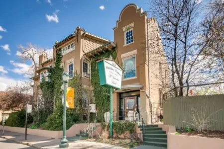 The Holiday Chalet Victorian Отели рядом с достопримечательностью «Ботанические сады Денвера»