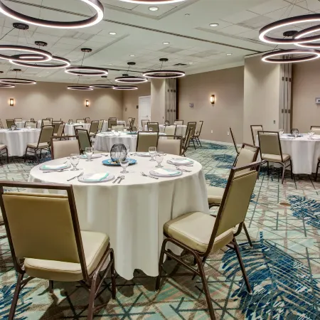 Holiday Inn VA BEACH-OCEANSIDE (21ST ST) by IHG Отели рядом с достопримечательностью «Пляж Кроатан-Бич»