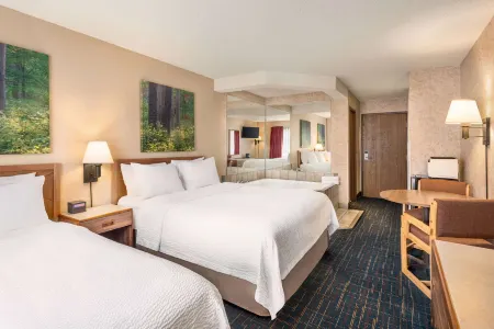 Days Inn by Wyndham Hurley Отели в г. Монреаль