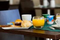 All Suites Appart Hôtel | Pau - Zénith - breakfast