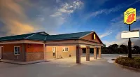 Super 8 by Wyndham Siloam Springs Hotels in Siloam Springs