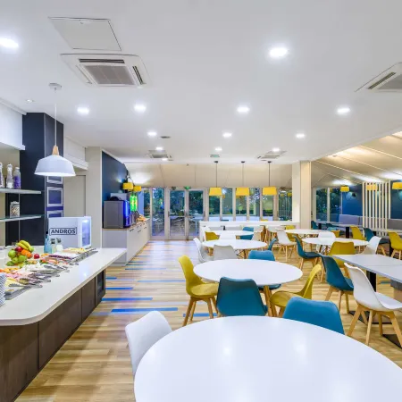 Comfort Hotel Paris Porte d'Ivry Отели рядом с достопримечательностью «Валь-де-Сен»
