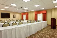 Hampton Inn & Suites Prattville فنادق في Millbrook
