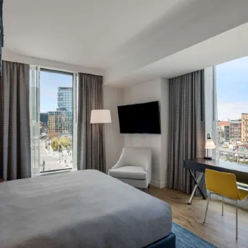 Canopy by Hilton Boston Downtown Отели рядом с достопримечательностью «Фанеил Холл Маркетплас»