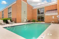 Best Western North Roanoke - Pools