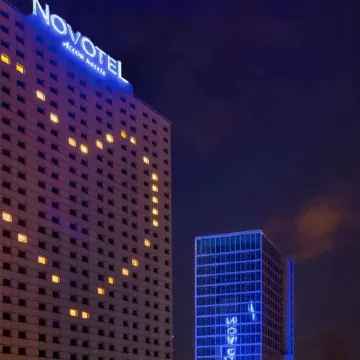 Novotel Warszawa Centrum Отели рядом с достопримечательностью «Центральное статистическое бюро»