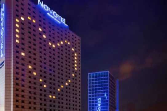 Novotel Warszawa Centrum Отели рядом с достопримечательностью «The Water Allegory»