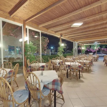 Marirena Hotel Отели рядом с достопримечательностью «Пляж Амудара»