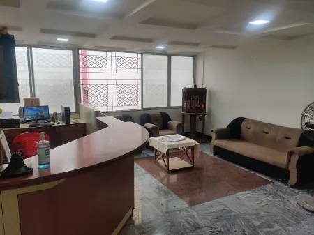 Bharat Residency Отели рядом с достопримечательностью «RTO Karad»