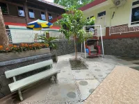 Timlo Solo Guest House Ungaran Hotel dekat River Rock Banyumeneng