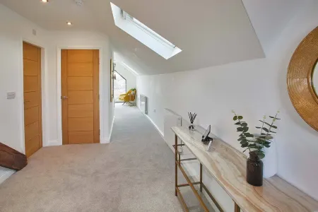 Host & Stay | The Penthouse, Hudsons Yard House Отели рядом с достопримечательностью «Whalebone Arch»