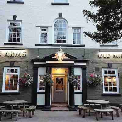 The Brewers Arms Hotel Exterior