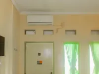 Wisma Tenang Jaya Syariah Mitra RedDoorz Các khách sạn ở Jatiwangi