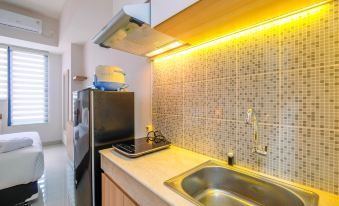 Cozy Living Studio at Evenciio Apartment Margonda Near Ui