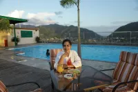 Hotel Grand Q Gorontalo - Pools