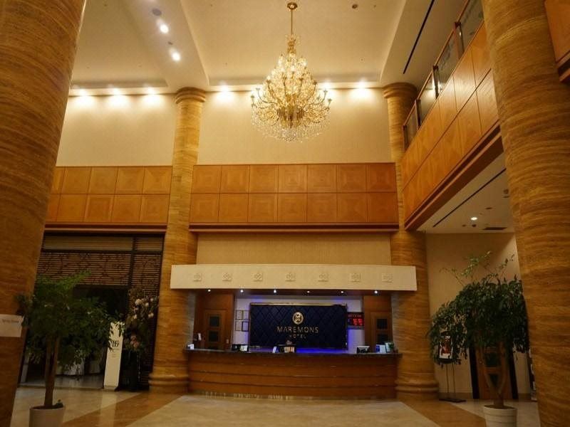 마레몬스호텔에서 보이는 바다와 산 전망