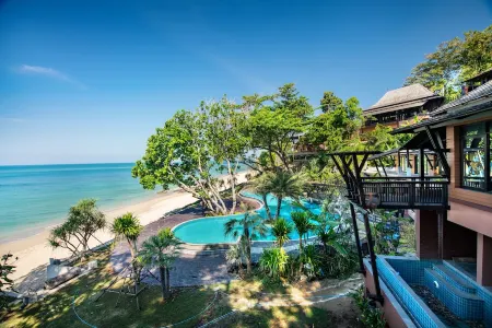 Nirvana Beach Resort, Koh Lanta Отели рядом с достопримечательностью «Khlong Chak Waterfall»