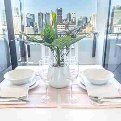 Homely Apartment in South Brisbane Dining/Meeting Rooms