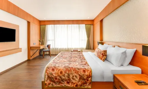 Summit Montana Suites & Spa at Mall