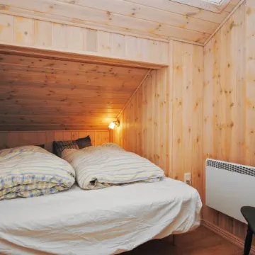 "Laurentia" - 800m from the Sea