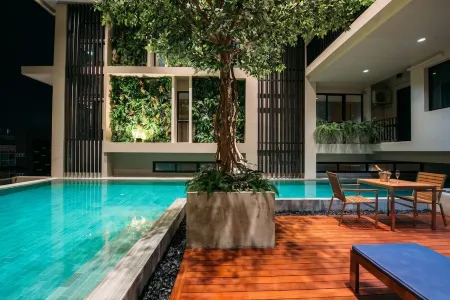 Mii Hotel Srinakarin Отели рядом с достопримечательностью «Ideo Sukhumvit 93»