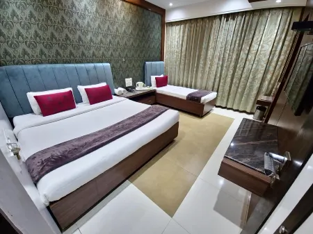 Hotel City Heart Shirdi Отели рядом с достопримечательностью «Shree Saibaba Sansthan Trust, Shirdi»
