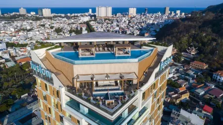 Fusion Suites Vung Tau Отели рядом с достопримечательностью «Mui Nghinh Phong»