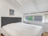 "Hardy" - 30km from the Sea
