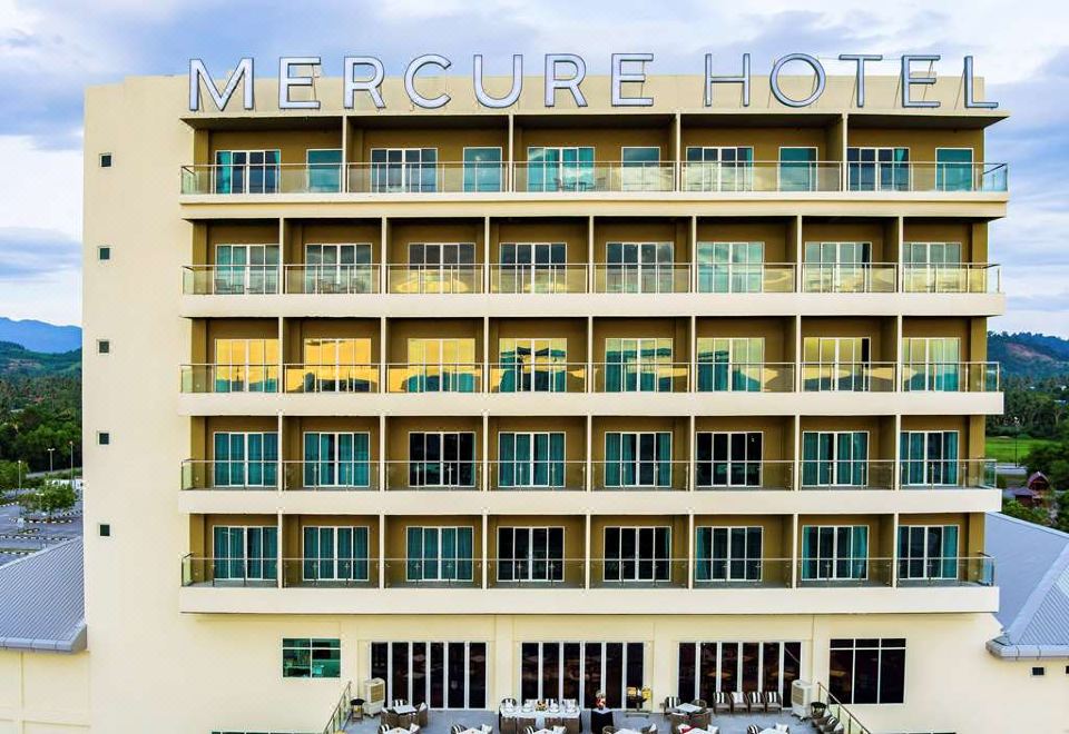 머큐어 랑카위 판타이 체낭의 아름다운 수영장